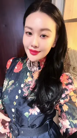 Bạn làm việc chăm chỉ để trở thành người phụ nữ trong mơ của chính mình, chứ không phải để trở thành người vợ trong mơ của bất kỳ người đàn ông nào. Vậy nên , ngừng tìm hiểu đàn ông muốn gì … quan trọng là bạn muốn gì ?! …