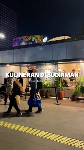 kulineran di Sudirman emang banyak bangett, aksesnya jg gampang yaa! bisa turun di St. Sudirman ajaa 😉 btw, ada hotel juga di deket sini kalau kalian butuh hotel buat istirahat yaa. #RedTravelers #BukaSemuaPintu #RedDoorz #fyp #hotelbudgetjakarta @RedDoorz Indonesia 