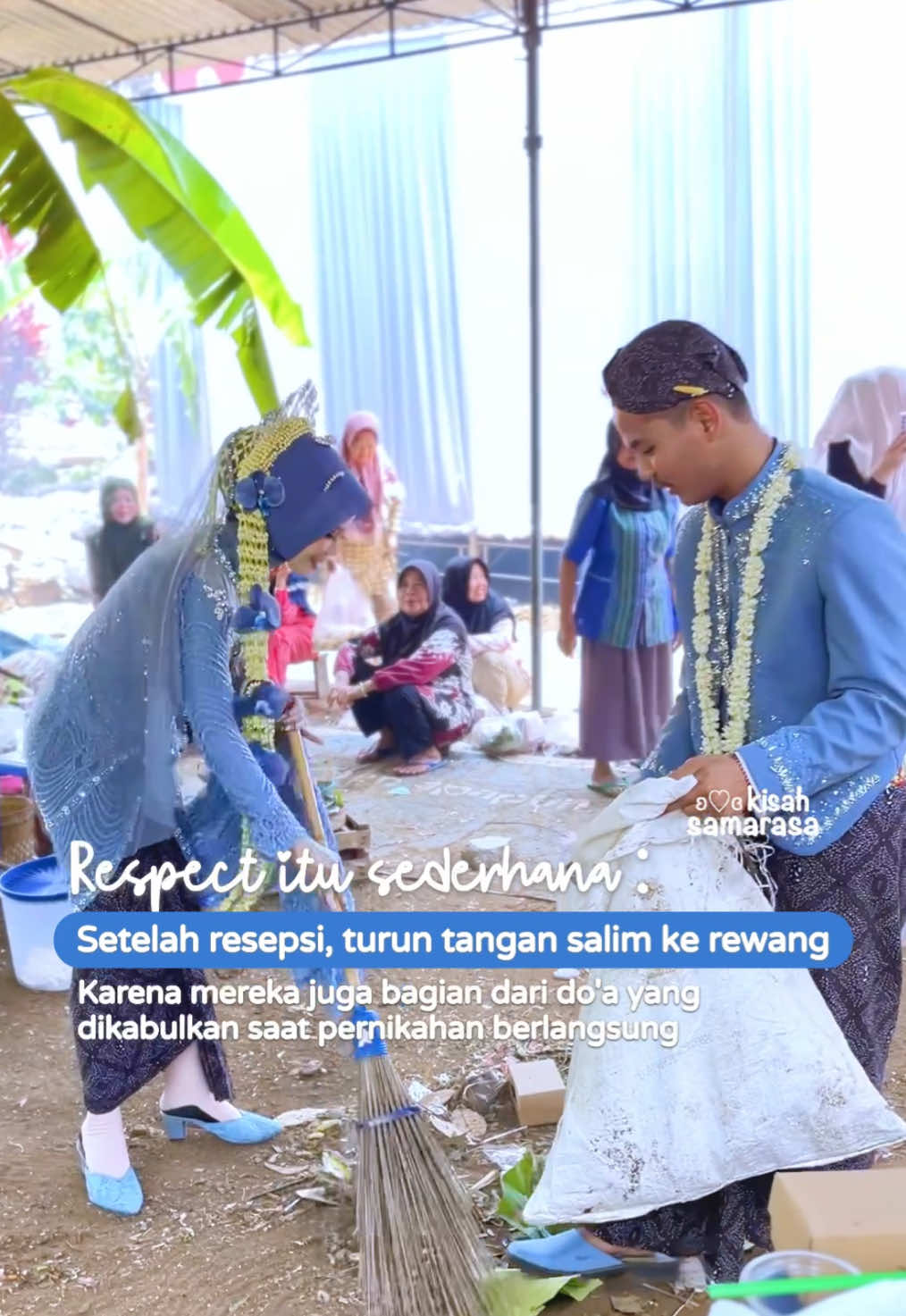 Bantu nyapu dan salim ke rewang merupakan bentuk terima kasih, karena tanpa bantuan ibu & bapak rewang acara wedding di rumah pasti terasa kurang🥹 #nikahdirumah #rewangwongmantu #rewang #nikahsederhana #wccklaten 