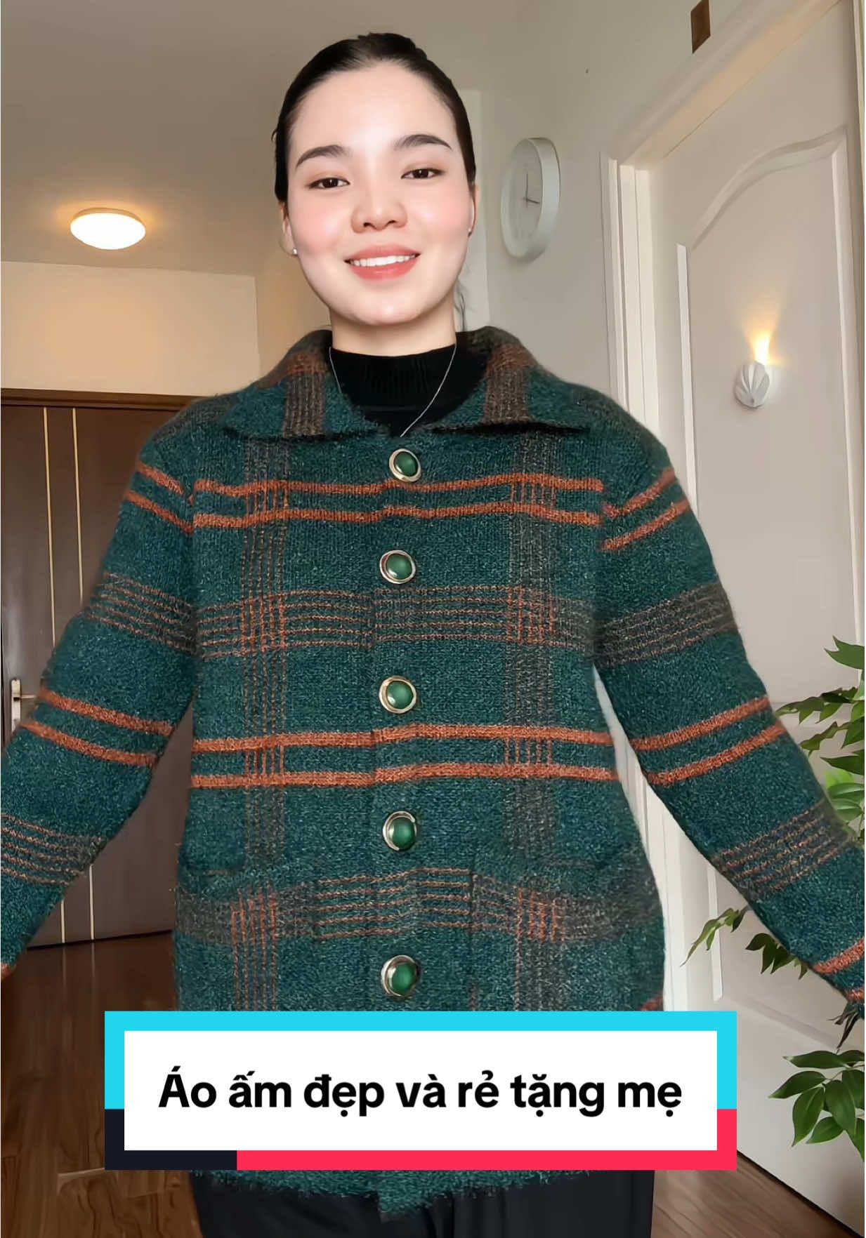 K nghĩ bỏ ra đầu 1 mà nhận về tay con áo ấm cho mẹ hàng qc cao cấp. Chất len mềm mịn, k đổ lông, nhặm #emnhungne #aokhoacnu #thơitrangtrungnien #aokhoacxinh 