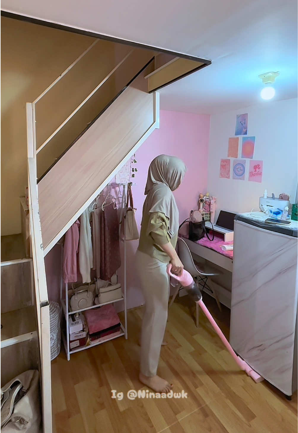 Anakkost kalo lagi gabut di kamar ya begini nih 🫠#adayinmylife #beberes #kamaraesthetic #roomdecor #anakkost 