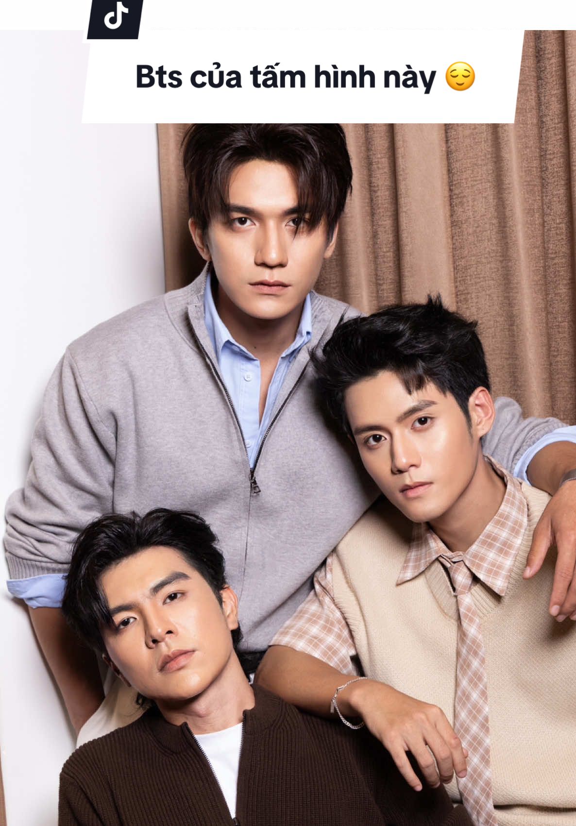 Anh với @Nguyễn Steven quính em thì mọi người nói bắt nạt, nhưng để yên thì em LEO LÊN ĐẦU LÊN CỔ theo nghĩa đen luôn á @Đình Khang  🙂 #donhathoang 