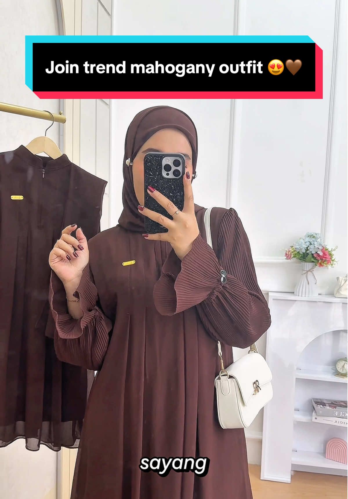Emang warna mahogany ini bikin kulit auto ceraah dan bikin bunda tampil mewah 😍✨ yuk buruan diamankan stok buat dipakai lebaran bunda sayaang 🫶🏼 #laveshakids #gajiansale #bajuraya #gamislebaran #kondangancheck 