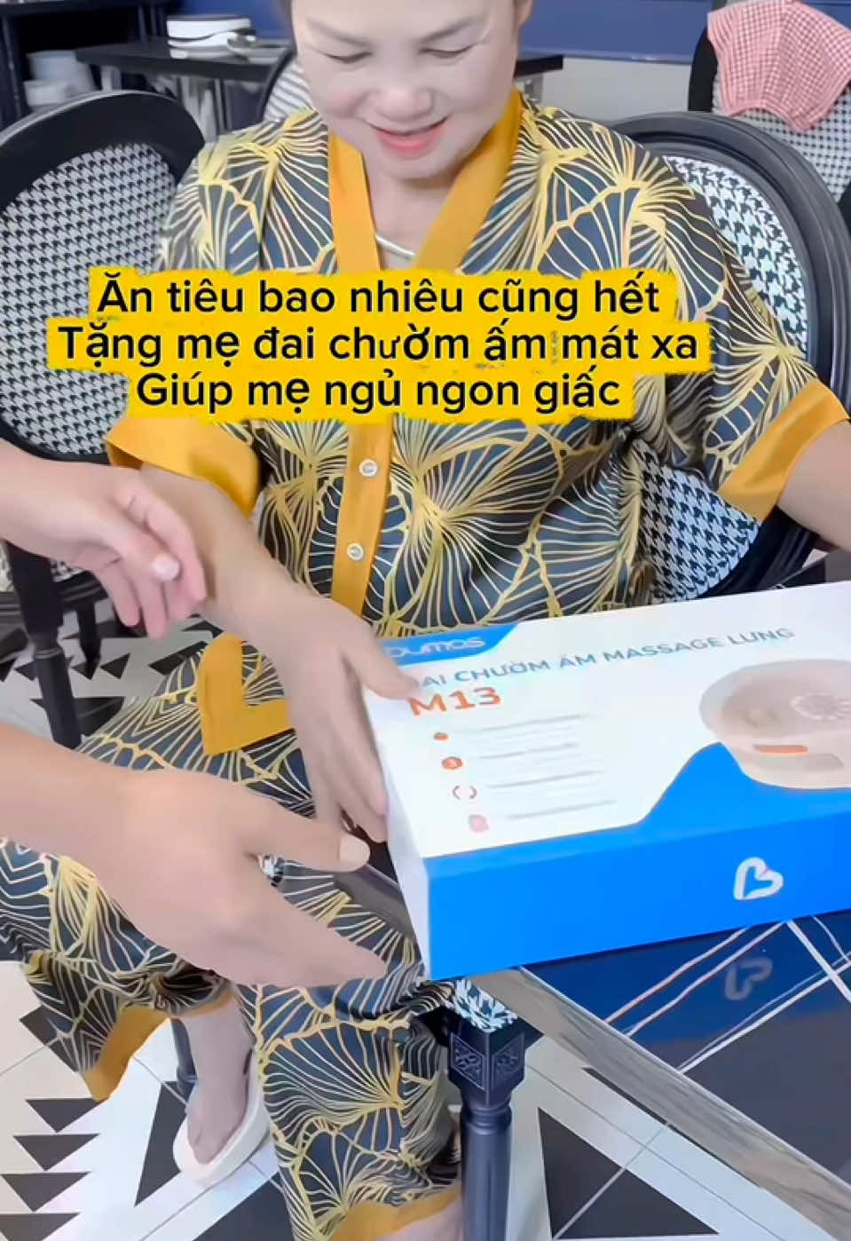 Đai chườm ấm mát xa lưng tặng mẹ giúp mẹ ngủ ngon sâu giấc #tiktokshop #mehoa56 #maychuomammatxa 