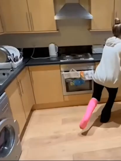 #gipsfuß #cast #crutches #krücken #platre #gips #gesso