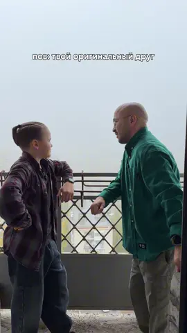 он ещё на роликах любит кататься как будто