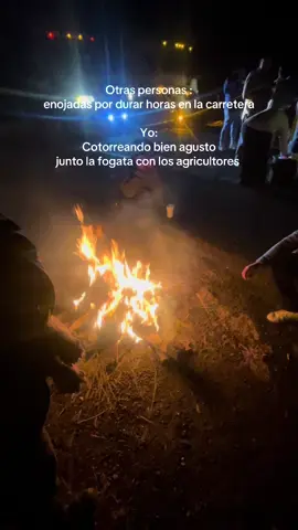 Gracias alas pérsonas que se acercaron a ofrecer café , tamales y pan 🫶🏻#amosdela57🛣🚛🚛🚛🚛💊💊🚬😎saludost #paroagricultores #tortoneros_☕🐽🚛 #trailerosmexicanos🇲🇽💯😎 