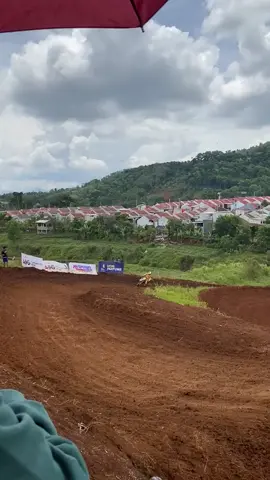 terbang ga tuh 🔥#matharalghifari23 #ponbalapmotor #balapmotor #sircuitCambora #foryoupage 