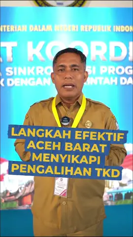 Pemerintah Kabupaten Aceh Barat menegaskan, akan menjalankan langkah-langkah efisien dalam menyikapi kebijakan pengalihan Transfer ke Daerah (TKD) dari pemerintah pusat.  Pelaksana Tugas (Plt) Sekretaris Daerah Aceh Barat, Kurdi, menyampaikan hal tersebut di sela kegiatan Rapat Koordinasi Nasional Sinkronisasi Program dan Kegiatan Kementerian/Lembaga Pemerintah Non-Kementerian (LPNK) dengan Pemerintah Daerah yang digelar di Kampus Institut Pemerintahan Dalam Negeri (IPDN), Jatinangor, Kabupaten Sumedang, Jawa Barat, pada 26-29 Oktober 2025. Kurdi menjelaskan, pemerintah daerah akan menyesuaikan kebijakan pengelolaan anggaran agar lebih efektif dan sesuai dengan arah Kementerian Dalam Negeri. “Kami akan mencoba apa yang sesuai dengan arahan Kemendagri, terutama efisiensi dari perjanjian, makan minum, pemeliharaan, hingga perjalanan dinas, agar anggaran dapat dialihkan ke program yang mendorong kebijakan pemerintahan pusat,” ujarnya. Menurut Kurdi, langkah efisiensi tersebut penting untuk memastikan anggaran daerah benar-benar terserap ke program prioritas yang berdampak langsung pada masyarakat, bukan hanya pada kebutuhan administratif. Rapat Koordinasi Nasional yang digelar Kementerian Dalam Negeri tersebut mempertemukan seluruh Sekretaris Daerah dan Kepala Badan Perencanaan Pembangunan Daerah (Bappeda) dari seluruh Indonesia. Agenda ini bertujuan memperkuat sinergi antara pemerintah pusat dan daerah dalam menyusun, melaksanakan, serta mengevaluasi program prioritas pembangunan nasional dan daerah. #IPDNJatinangor #kemendagri #yukgass