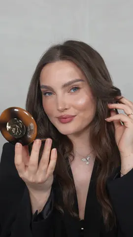 Natural Glowy Makeup all the way ✨ Mi s-a terminat serumul preferat Lancome Rénergie la fix pentru Black Friday la @Notino și bineînțeles ca profit de ocazie să vă arăt și preferatele mele într-un singur look ✨ Produse folosite: LANCOME: • Rénergie Triple Serum • Ultra Wear Teint Idole&Ultra Wear Teint Idole Care&Glow Foundations (115C&120N) • ⁠Serum Concealer ‘120N’ • ⁠Skin Transforming Highlighter ‘Light Glow’ • ⁠La vie est belle L’eau de Parfum #LANCOMEMAKEUP #LANCOMEFRAGRANCE #LANCOMESKINCARE #PAIDPROJECTBYLANCOME 