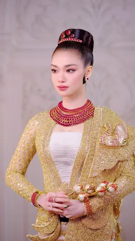 #ချစ်ရင်အသဲပေး💖 #ချစ်တဲ့စိတ်လေးနဲ့ကြည့်ပေးပါနော်😘😘😘😘😘😘 #ဟင်္သာမောင်နှံရဲ့ ချစ်ခြင်းကို  ဖော်ညွန်းချင်လို့ ဒီဝတ်စုံလေးကို  မြတ်နိုးစွာဖန်တီးဖြစ်ခဲ့ပါတယ်ဗျာ။ လုံချည်ချိတ် design မှာလည်း  