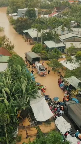 Bộ đội Quân Khu 5 đến vũng lũ lụt hỗ trợ giúp đỡ bà con nhân dân🇻🇳#xuhuong #tuanhq_93 #bão #lụt #bộđội 