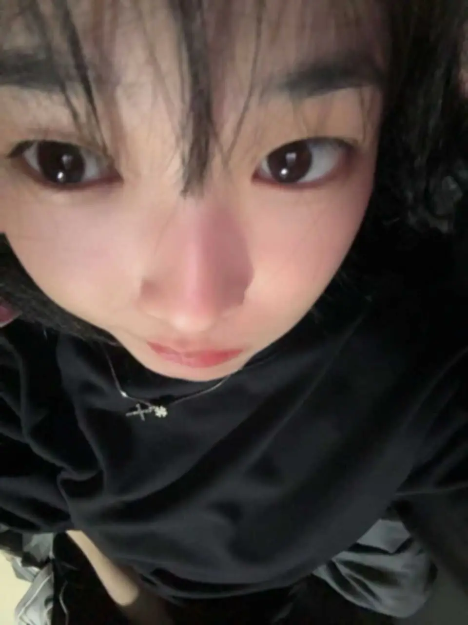 Bahan: - 1 sendok teh matcha powder (sekitar 1-2 gram) - 100-150 ml air panas (sekitar 70-80°C) - Gula atau madu (opsional) Cara membuat: 1. Siapkan matcha powder dalam wadah kecil. 2. Tuang air panas ke dalam wadah dengan matcha powder. 3. Aduk matcha dengan arah yang sama (biasanya dari atas ke bawah) menggunakan sendok atau chasen (alat khusus matcha) hingga larut dan terbentuk busa. 4. Tambahkan gula atau madu jika diinginkan. 5. Aduk kembali hingga larut. 6. Sajikan matcha dalam cangkir dan nikmati. Tips: - Gunakan matcha powder yang berkualitas tinggi untuk mendapatkan rasa yang optimal. - Pastikan air tidak terlalu panas, karena dapat merusak rasa dan nutrisi matcha. - Aduk matcha dengan lembut dan hati-hati untuk menghindari terbentuknya busa yang terlalu banyak. - Anda dapat menyesuaikan jumlah air dan gula sesuai dengan selera Anda. Anda juga dapat menambahkan matcha pada berbagai jenis minuman atau makanan, seperti latte, smoothie, atau kue. Selamat mencoba! #olinejkt48 @jkt48.oline #olinemanuel #jkt48 #jkt48newera 