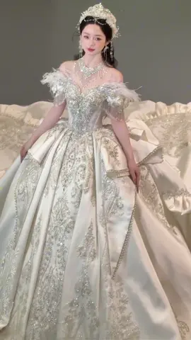 Bản satin hot nè dâu ơi #váythiếtkế #váycưới #đámcướimiềntây #váy_đi_bàn_cô_dâu #váyxinhchonữ 