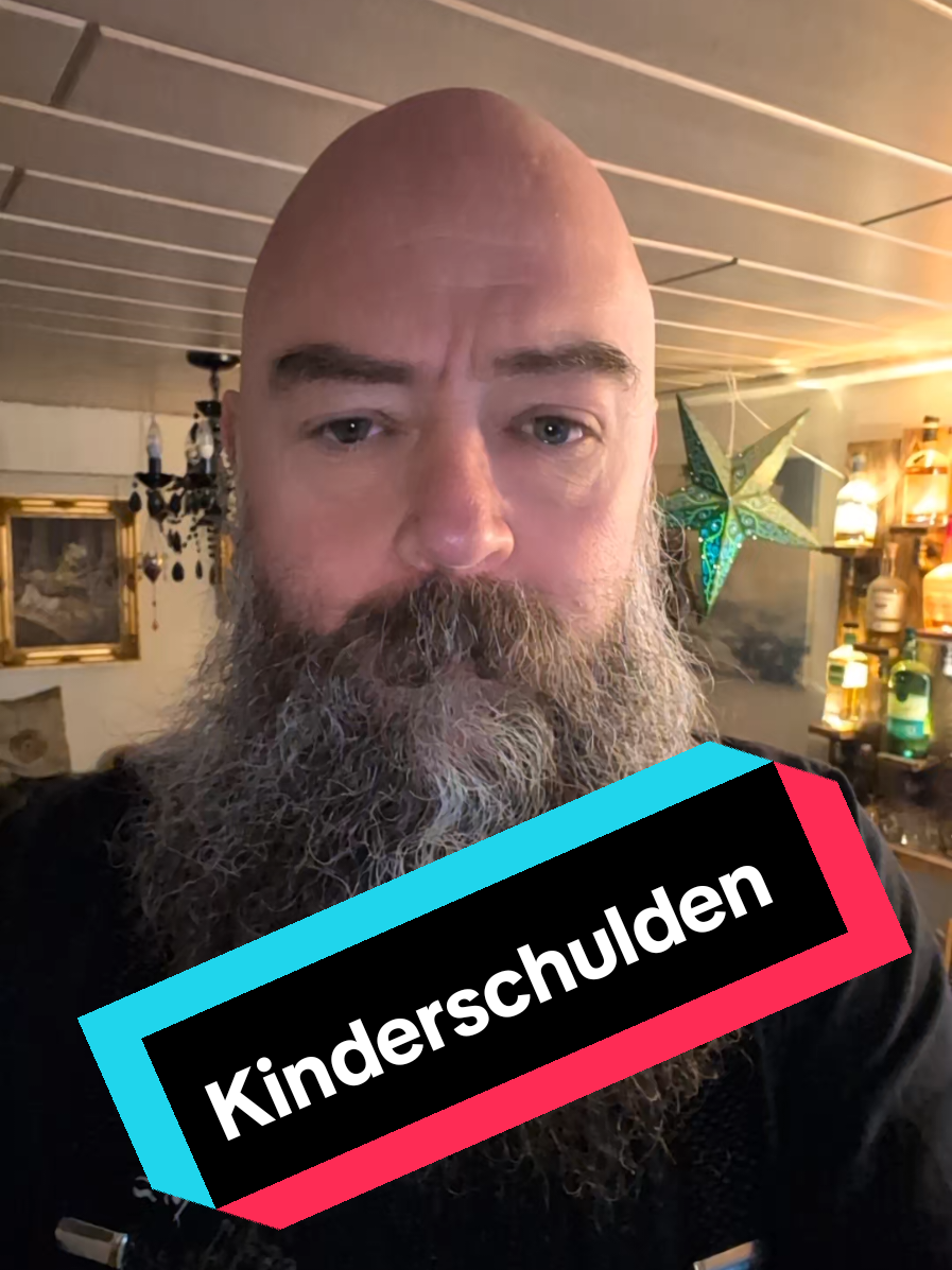 #kids #parents #adultchildren #eltern #kinder Kinder Schulden ihren Eltern gar nichts.  Kinder Schulden nicht mal Dankbarkeit. sie haben nicht gebeten, geboren worden zu sein.  das bedeutet natürlich nicht, dass Kinder ihren Eltern, wenn die halbwegs stabil waren, nicht ohne Ende dankbar SIND.
