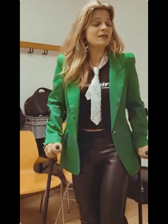 #gipsfuß #cast #crutches #krücken #platre #gips #gesso #nylons