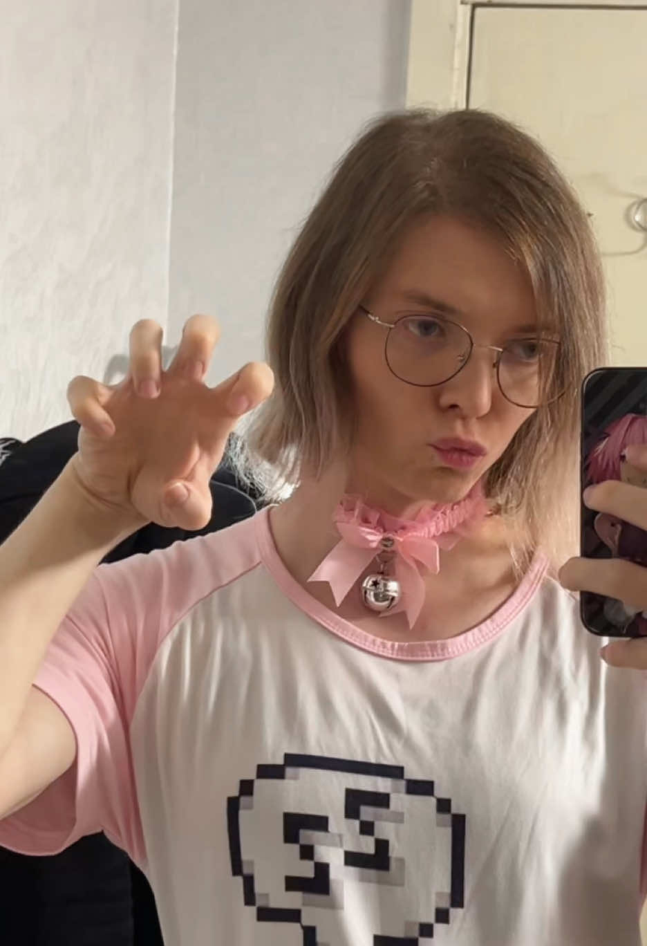 Просто чел в зеркале кривляется, листай дальше #фембой #femboy #brainrot 