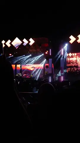 Cara melupakannya adalah dengan menerima segalanya apa yang tlah terjadi. #konser #forrevenge #sangatta 