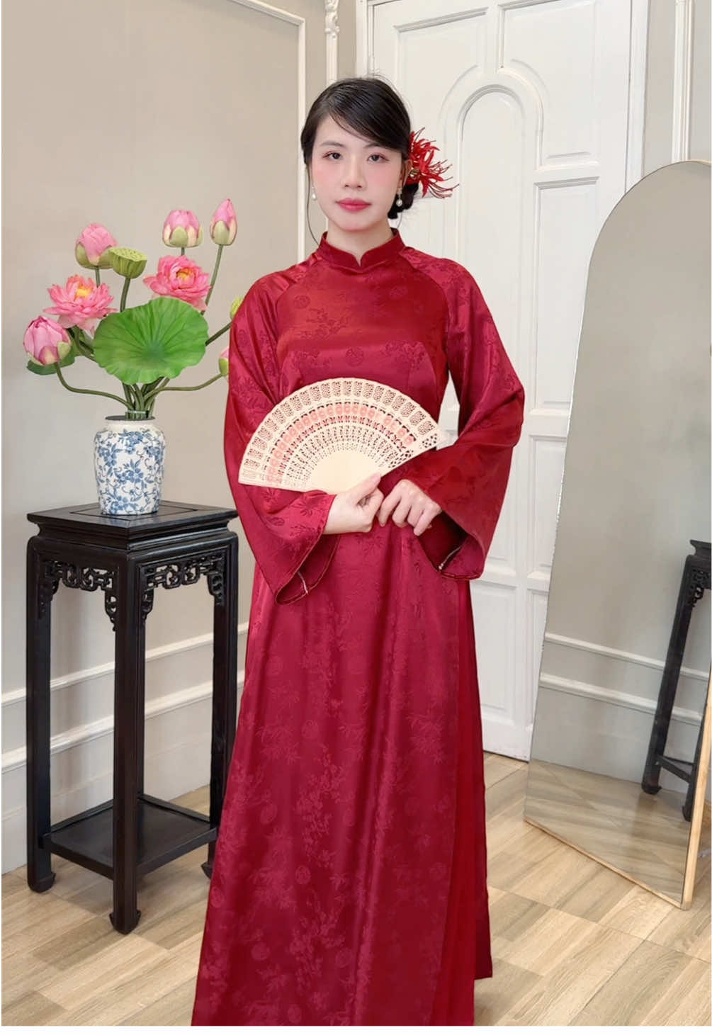 Áo dài đỏ đô tôn da lắm luôn #huynhnghigiao #aodai #tetmacgi #aodaivietnam 