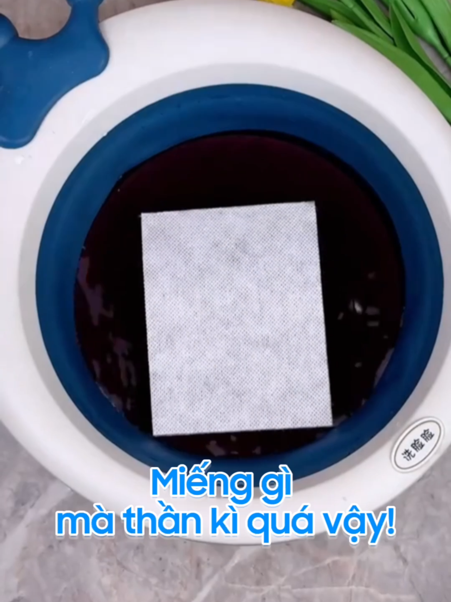 Chỉ 1 miếng giấy nhỏ giúp giặt quần áo nhàn hơn nhiều #quacubic #mienghutchonglemmau #fyp #bimsua #noitro