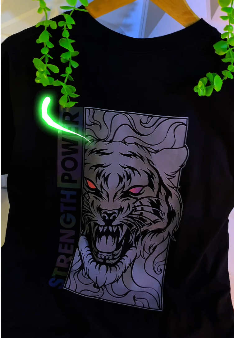 Spesial kaos distro reflektif bercahaya bahan cotton combed 24s #promomakangajian #kaospria #kaosdistro #4u #berandatiktok 