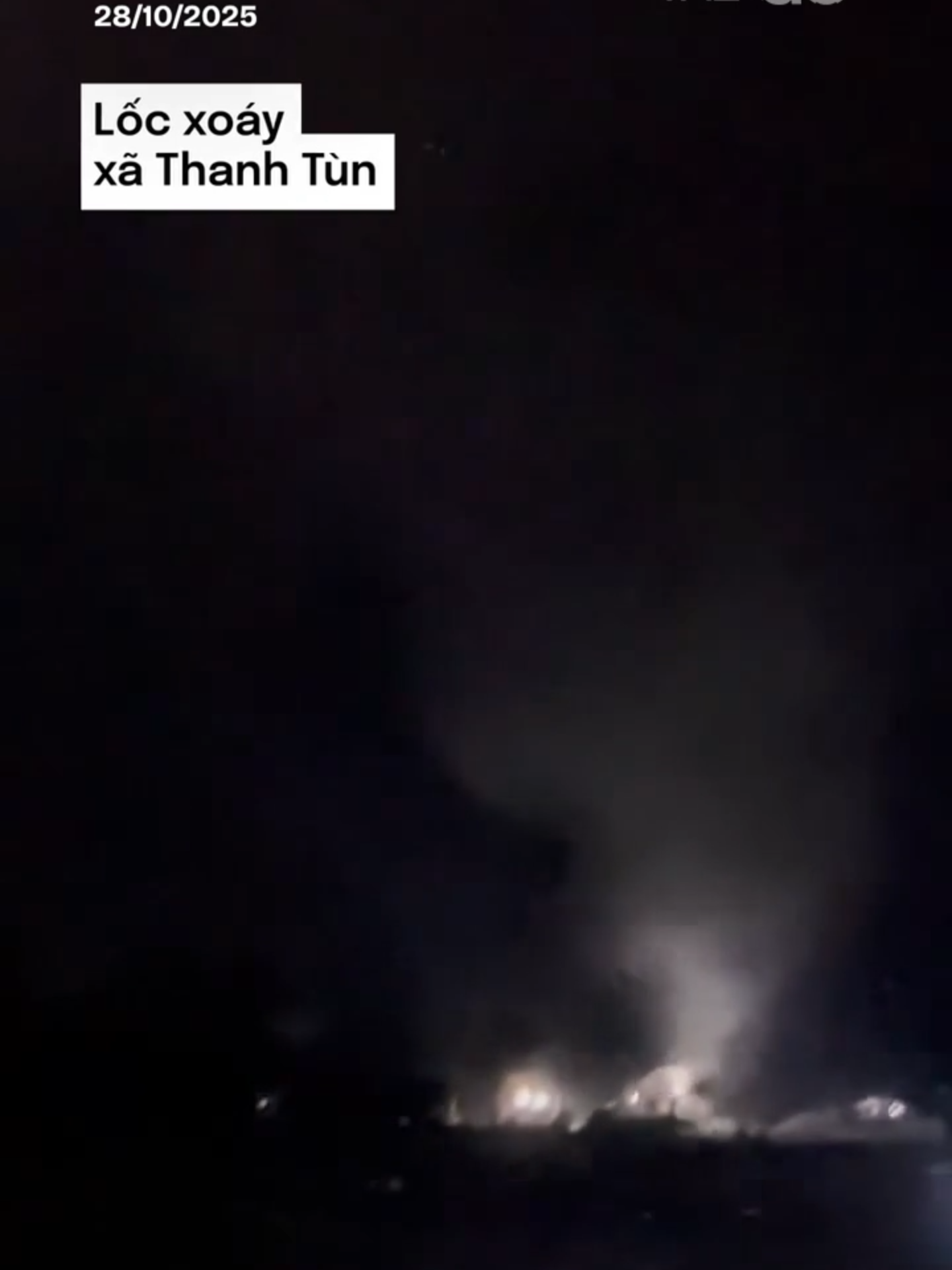 Khoảnh khắc lốc xoáy quét qua Cà Mau trong đêm #tiktoknews #vnexpress #tinnong #vne #locxoay