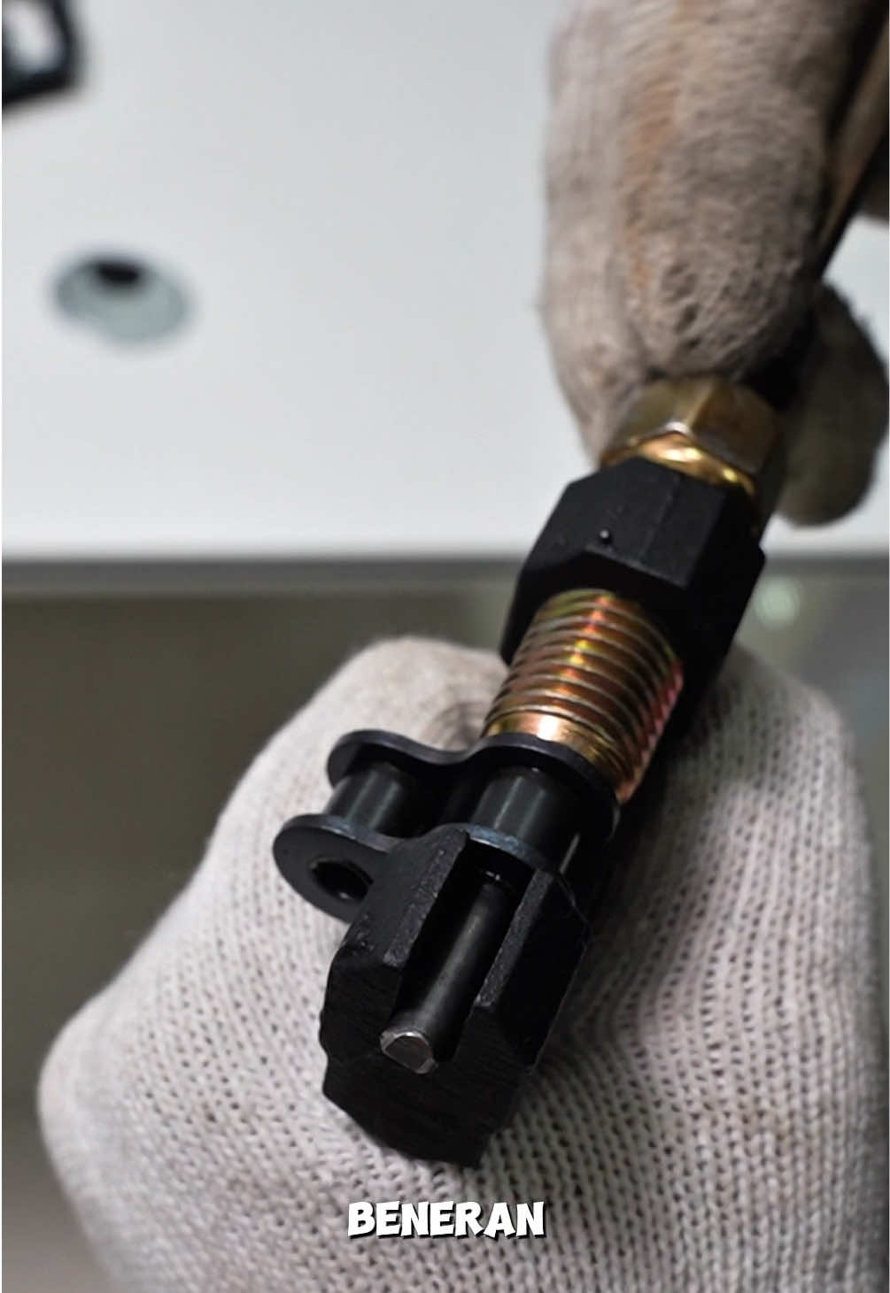 Dulu gua kira semua alat potong rantai sama aja🧐 ternyata beda jauh👍🏻 ISKU potong rantai🔥 gak cuma kuat💪🏻 tapi hasilnya rapi dan cepat⚡️ wajib banget ada di toolbox kalian✅ harga terjangkau, cek out keranjang kuning🚀 #iskuindonesia #potongrantai 