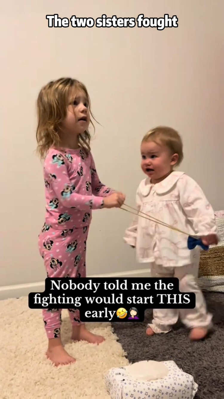 Child sister fighting 🤣🤣🤣#funny #baby #sister #funnybaby #cutebaby #toddler #kids #fight #twins #babyfever #babiesoftiktok #foryou #usa🇺🇸