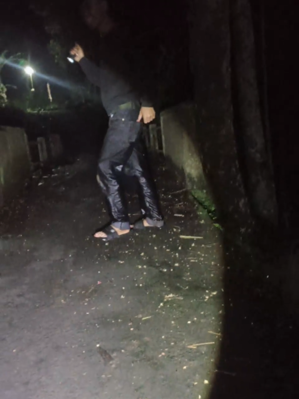 viwers ikut explore dan merasakan kejanggalan sampe panik lari #livehighlights #tiktoklive #ujinyali #explorehoror #fypシ゚ 