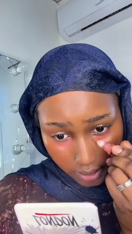 Arday cusub qabanaya course keena makeup ka💄isdiiwangakinta way socotaa🥰 #hamdanazzerstudio #hamdanazzer #fyp #hnbeautystudio #makeupartist 