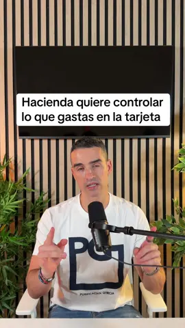 Toca volver al efectivo. Ahora hacienda quiere controlar lo que se gasta anualmente en la tarjeta y serán los bancos los que tengan la obligación de informar. Otro recorte más a las libertades individuales en España. #Hacienda #Libertad 