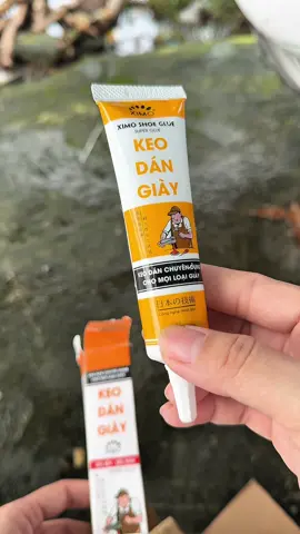 Keo dán giày dép dạng trong suốt dễ sử dụng, dán đẹp , bền , chắc #xuantaphoa97 #keodangiaydepsieudinh #keodangiaythethao #keodangiaydep 