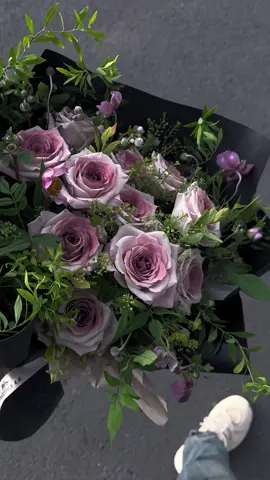 Ngày anh đi trời mất trí, ngày ánh nắng không còn nơi đây #simeflowers #simeflorist 