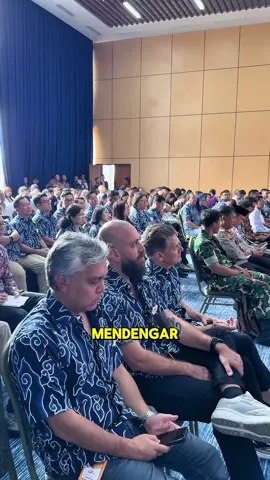Saya masih terus berjuang agar warga Majalengka bisa bekerja tanpa harus bayar pungli adm dsb Terus terang saya sedih ketika saya mendengar laporan dari masyarakat kalau masih ada oknum-oknum tertentu yang mengambil keuntungan dari masyarakat yang melamar kerja Kasihan masyarakat, mereka mencari kerja karena ingin mencari penghasilan, ini malah dimintai bayaran sejumlah uang