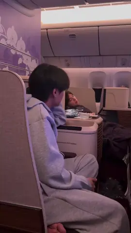 นั่งเฝ้าเค้าหลับ อาการหนักเลยล่ะพี่เอ้ย  ส่งใจคับโพ้มมม 🥹🫶🏻 #อยู่คนเดียวสบายใจกว่า #เติ้ลเฟิร์สวัน #TleFirstone 