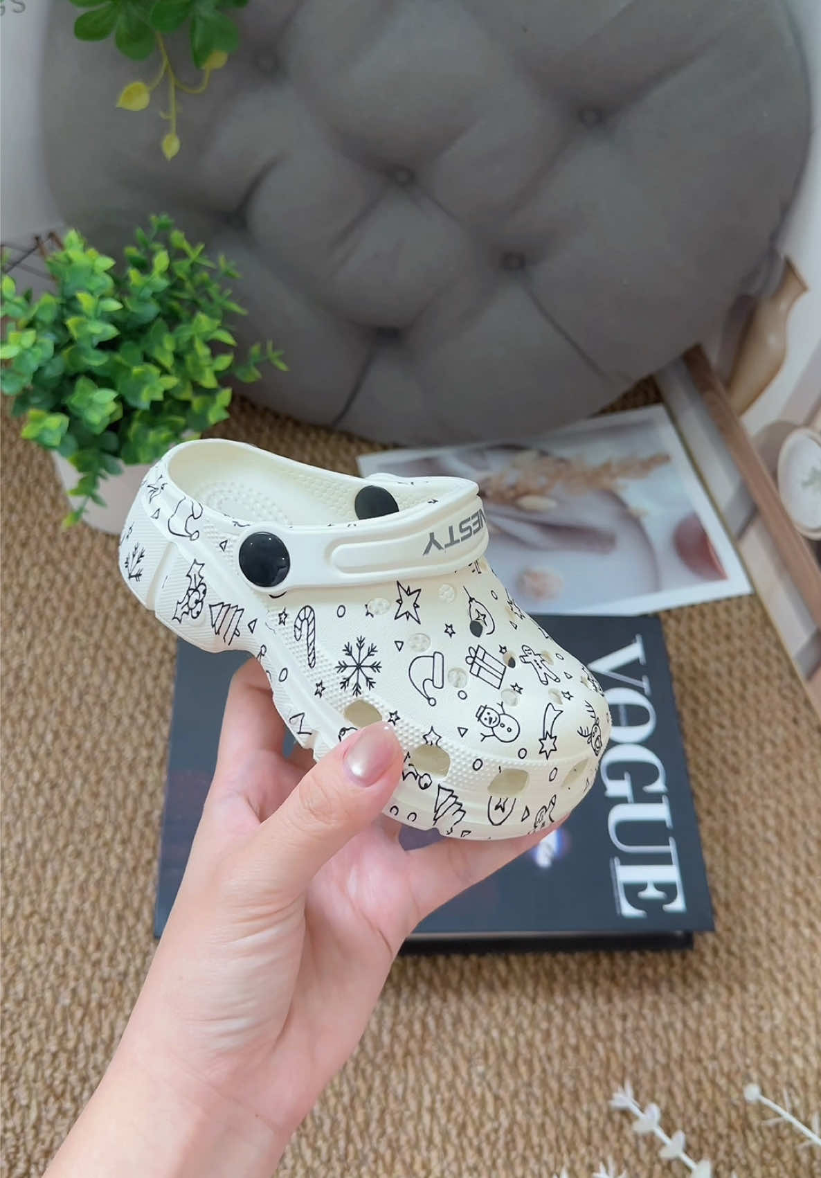 Dép sục Nesty hoạ tiết Noel #depnesty #nesty #noel #depsuc #tiemgiaycuanang 