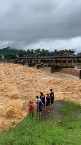 Hoài Nhơn, mưa to đập Sông Lại Giang nước chảy quá trời :( mong sao trời đừng mưa nữa #fyp #hoàinhonbinhdinh 