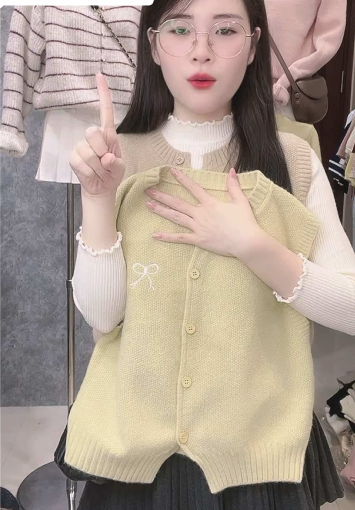 Trả lời @dung Áo Len GiLe Thêu NƠ Len Hạt Gạo Mềm Đanh Lì Hàng QC #aolengile #aolentheuno #aogilelen #aogilennu #aogilenuxinh 