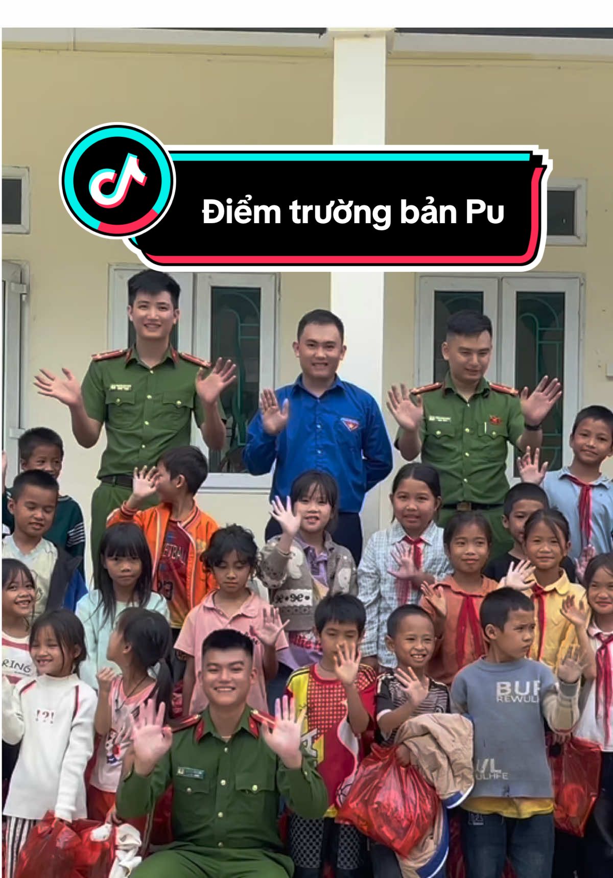 Chuyến ghé thăm điểm trường Tiểu học bản Pu – ít quà nhưng nhiều tiếng cười. Thế là đủ ấm một buổi chiều. ❤️🍏#taoaoxanh🍏 #aoxanhvungcao #congannhandan #yeuthuong #treemvungcao 