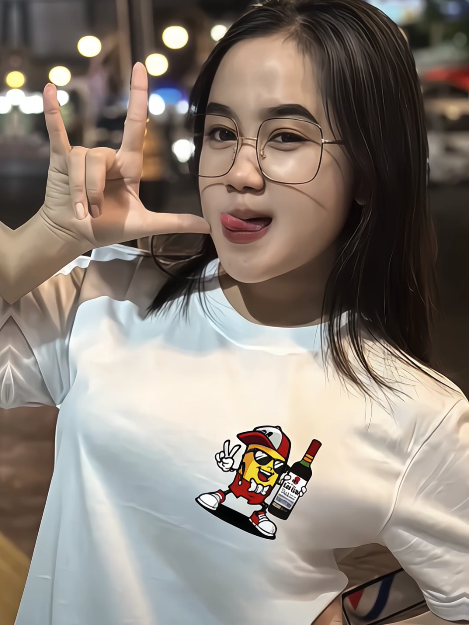 Asmara Hancur kawa meluncur 😂😂 . . . #kaosviral #kaoskatakata #asmarakacau #kaosmurah #kaospria 