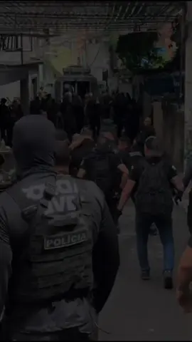 Mega operação do Bope no RJ 2025 ! . Deixamos aqui nossos sentimentos à todas as pessoas de “BEM” que perderam familiares nessa guerra. . #bope #riodejaneiro #guerra #policia #complexo 