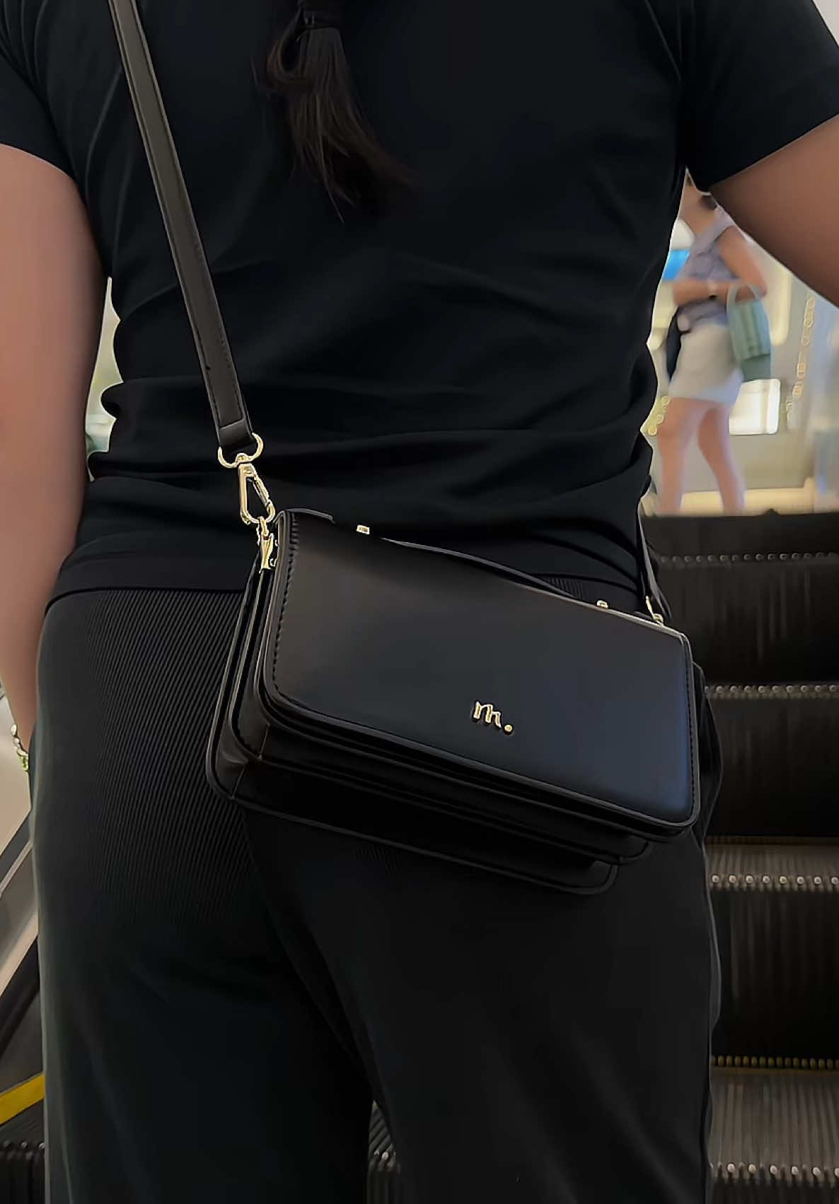 Run don’t walk!! Mossdoom Zyna bag is finally here 💌✨ #mossdoombag #mossdoom #zynabag #slingbag #smallbag 