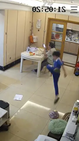 Kids always facing karma 🤣#funnyvideos #funny #karma #kid