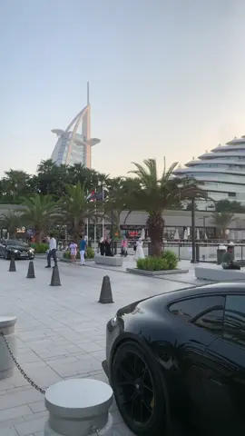 Dubai Bucher #dubai #dubaitiktok #dubaimall #burkhalifa #fly  #... more Abi beach🇦🇪