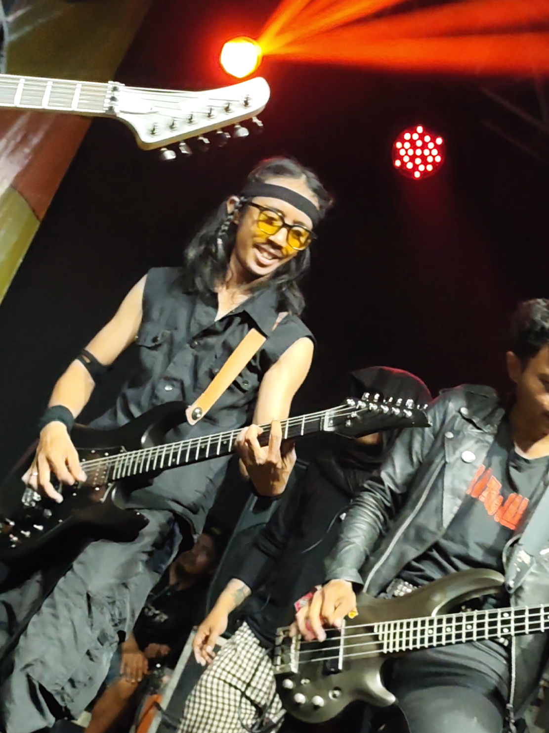 Ngobrol di panggung #romiandthejahats #tunggumati #tangsel #rtjlivekonser 