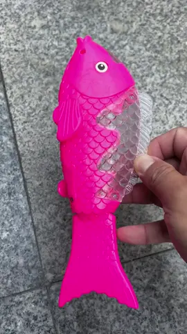 lucu gini ini ikannya bisa jalan di luar air juga ya hehehe #mainananak #fyppppppppppppppppppppppp #toys #ikan #views 