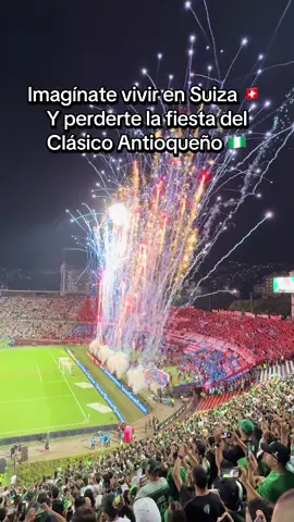 Imagina vivir en Suiza y perderte la fiesta del Clásico Paisa 🇨🇴🔥 La pasión, el color, la fiesta en las tribunas y la locura del Nacional vs Medellín no se vive en ninguna otra parte del mundo. Esto es fútbol colombiano. 💚🔴⚽ #atleticonacional #dim #fpc #medellín #futbolcolombiano 