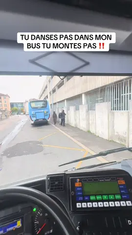 (Je vous poste une vidéo qui date de septembre…) Merci à @lcn_chill🫥 @Yousko🏄🏾‍♂️ @joskoboy d’avoir joué le jeu ☝🏾La danse onligatoire avant la montée tout comme la validation ! #conducteurdebus #conducteurdebus #bus #tudansespastumontespas #danse 