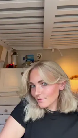 We hebben onze airstyler in goede handen gegeven… zie hier de test! 😍 #hairtutorial #hairtok #hairccare #blowout #curlyhair 