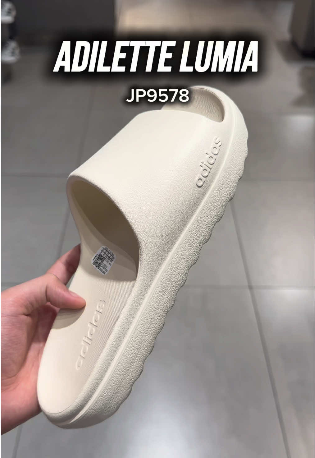 Quai ngang xinh xẻo, đi cực êm 😍 Bạn đã có đôi Adilette Lumia chưa? #adidasVN #SlideStyle #OOTD #MustHave